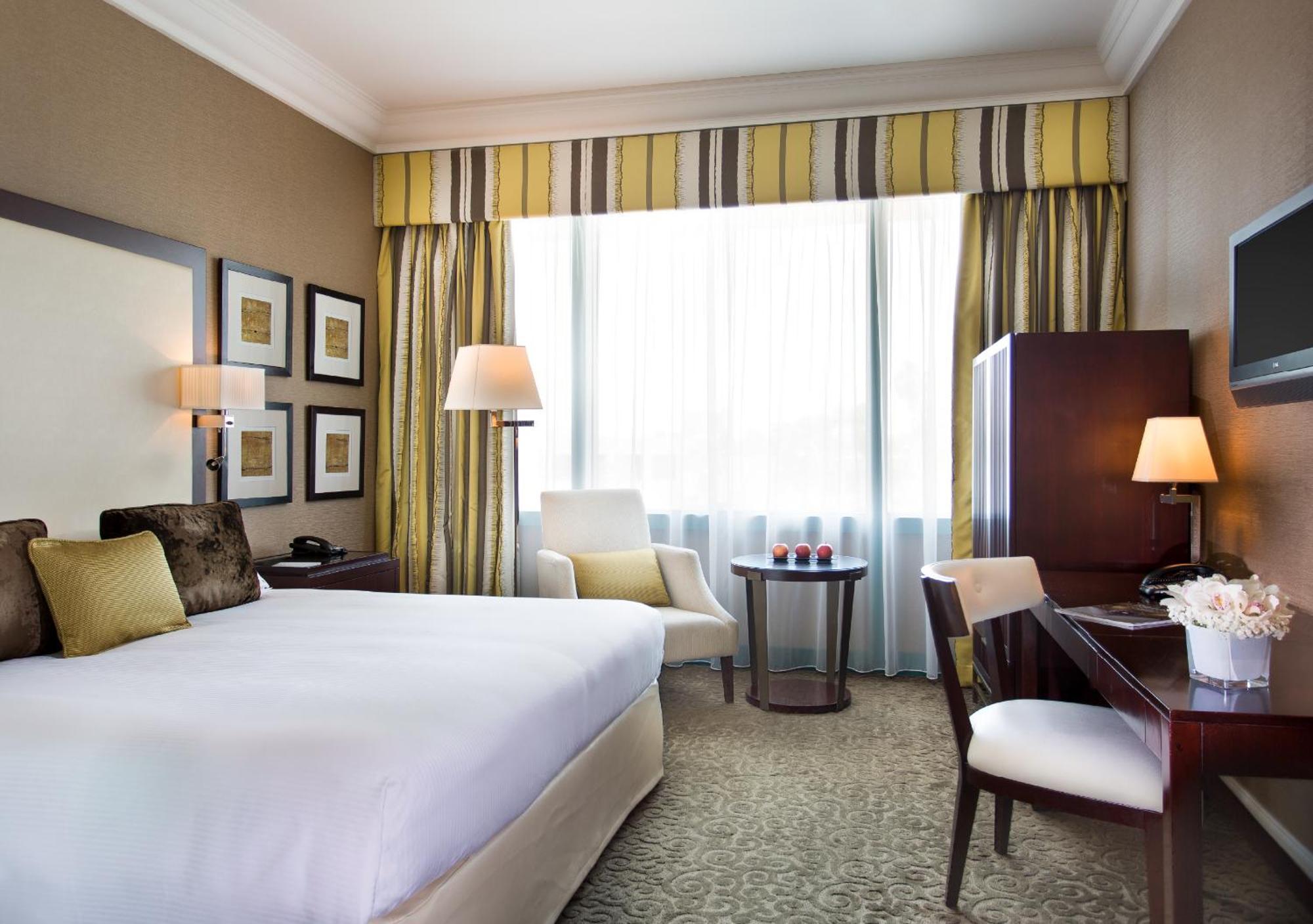 Moevenpick Grand Al Bustan Hotel Дубай Екстериор снимка