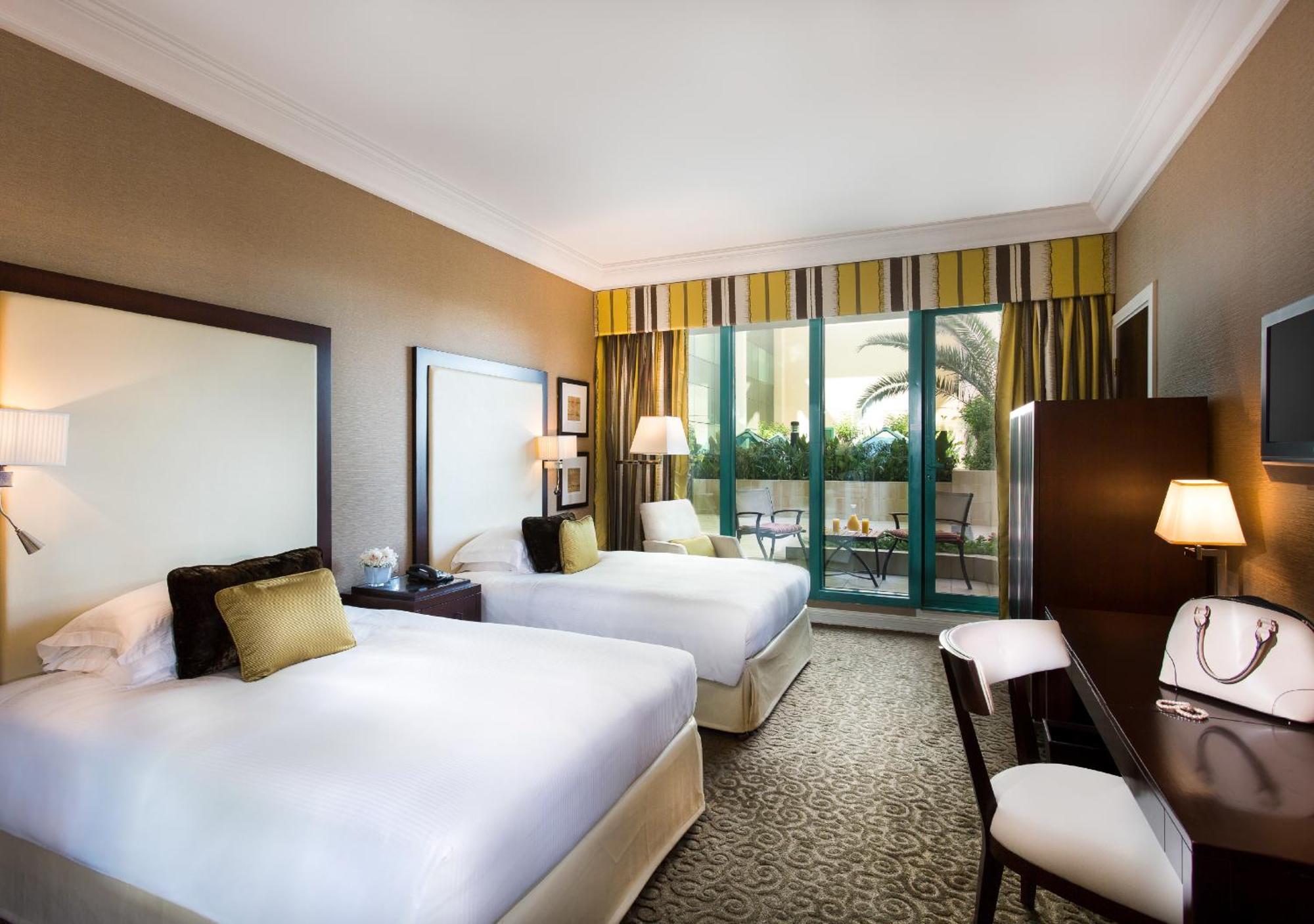 Moevenpick Grand Al Bustan Hotel Дубай Екстериор снимка