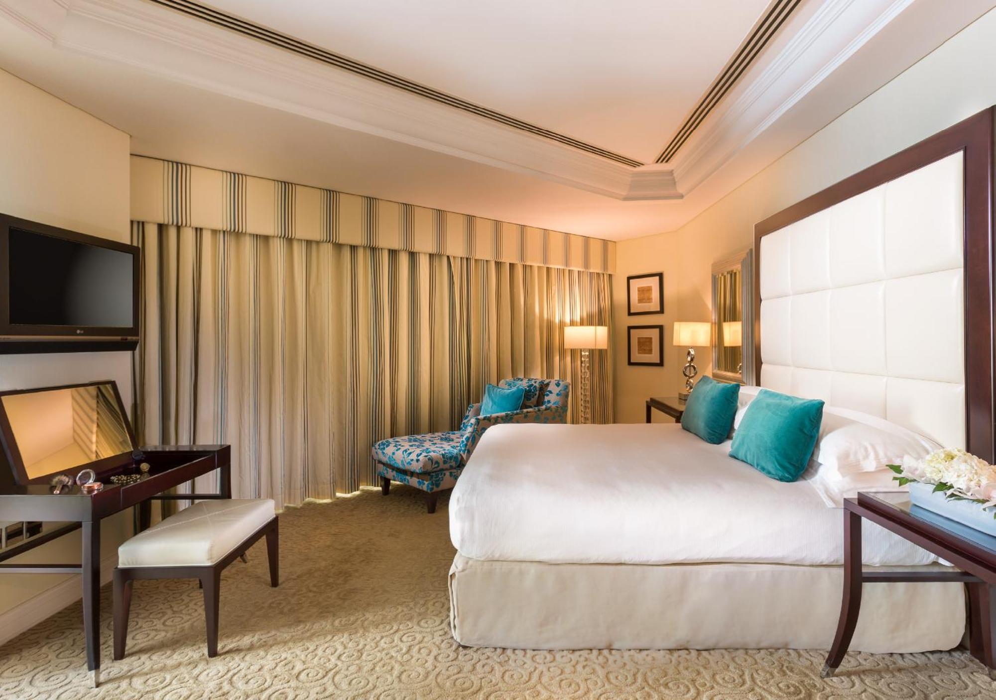 Moevenpick Grand Al Bustan Hotel Дубай Екстериор снимка